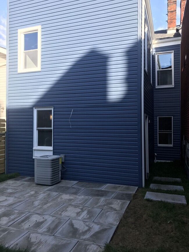 Building Photo - 3 BR, 1 Bath Townhouse - Lawrenceville - TOTALLY UPDATED!