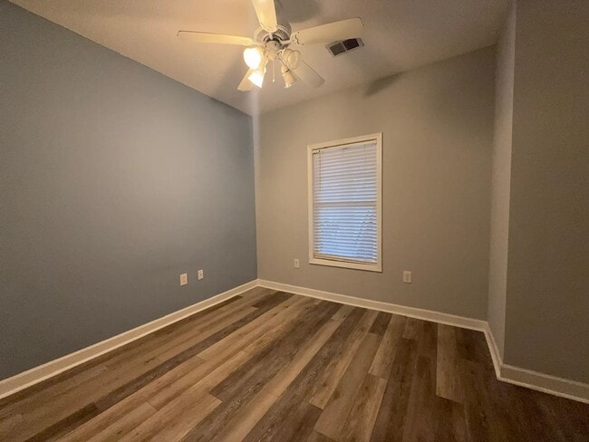 Building Photo - 330 Kiskadee Loop