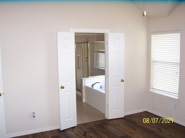 Building Photo - 7900 Brookmount St