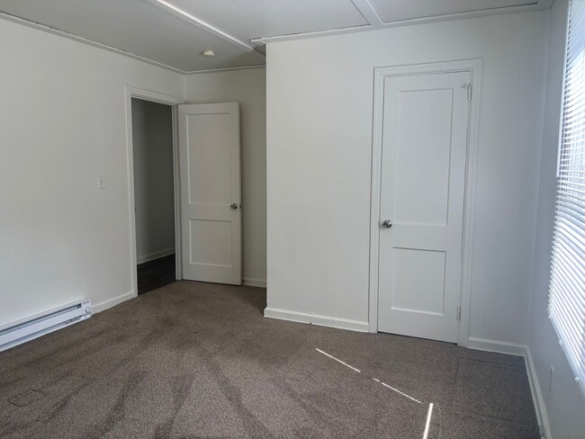 Building Photo - 2 Bed, 1 Bath home located in Greensboro!