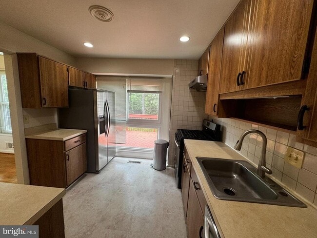 Building Photo - 2508 St John Pl