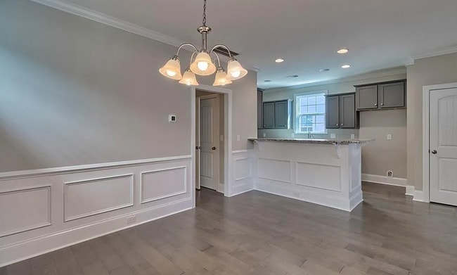 Building Photo - 5 Bedroom 2000 Square Ft Home at Village at Berkeley