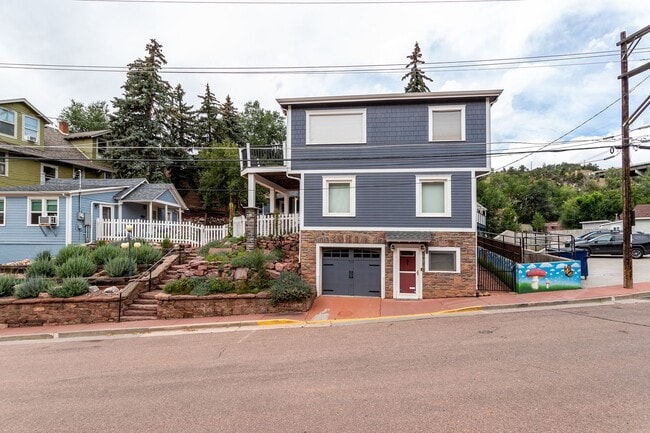 Primary Photo - Charming 3-Bed, 2-Bath Home in Manitou Spr...