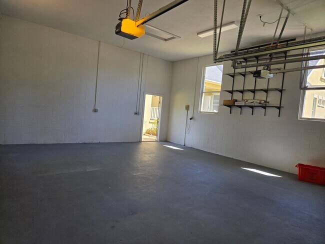 Building Photo - 3-bedroom, 2-bathroom cottage-style villa in Savanna Pointe