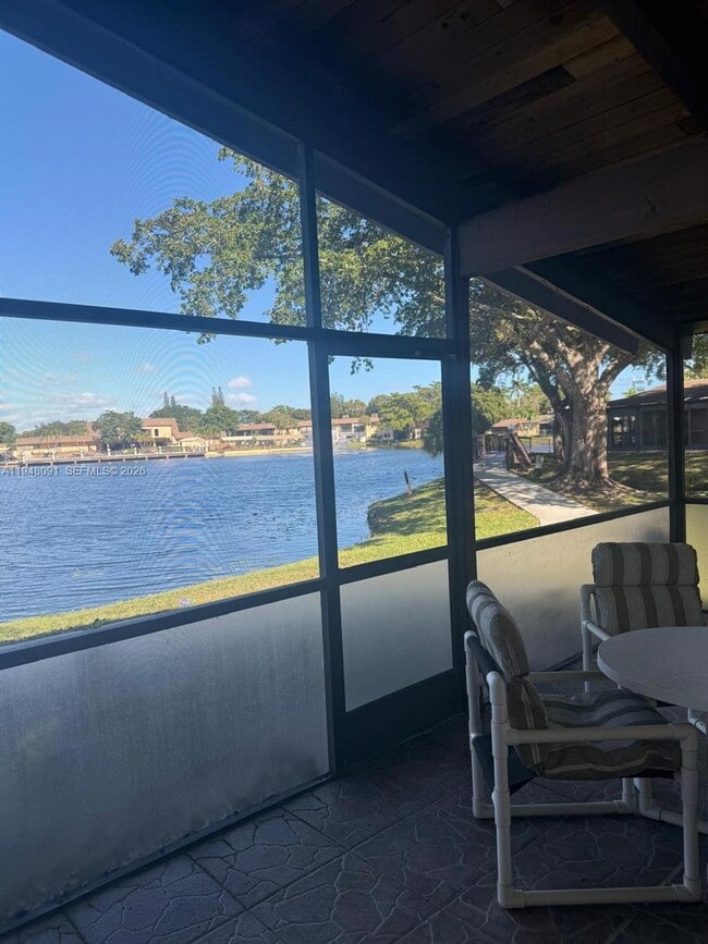 Building Photo - 412 Briarwood Cir