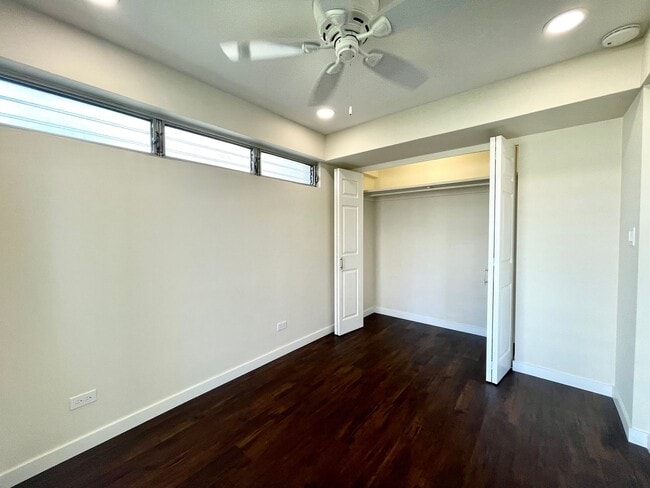 Building Photo - Stunning 2BR/1BA Canal-View Condo – Marina...