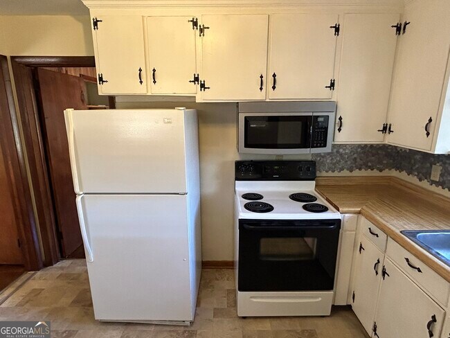 Building Photo - 190 Northcrest Dr