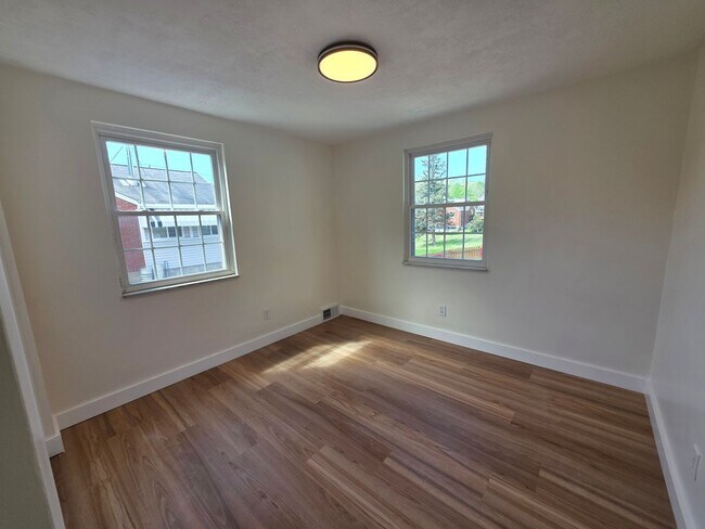 Building Photo - Fully Updated 3-bedroom, 2-bathroom house for rent in North Allegheny School District!