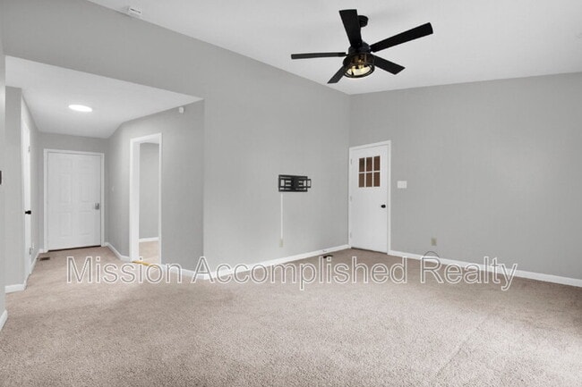 Building Photo - 3304 Redfox Rd