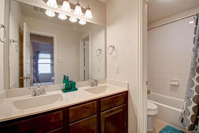 Building Photo - 8219 Peppervine Ct