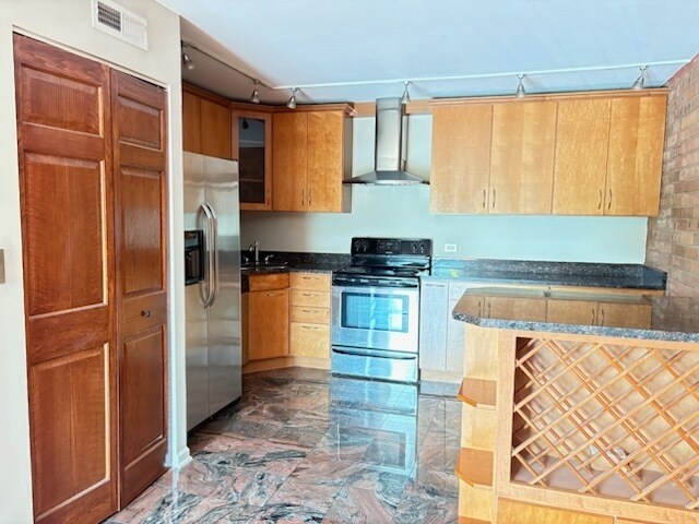 Building Photo - 3856 S Parkway Dr