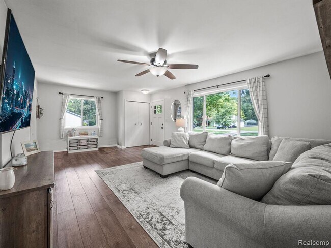 Building Photo - 3500 Fieldview Ave