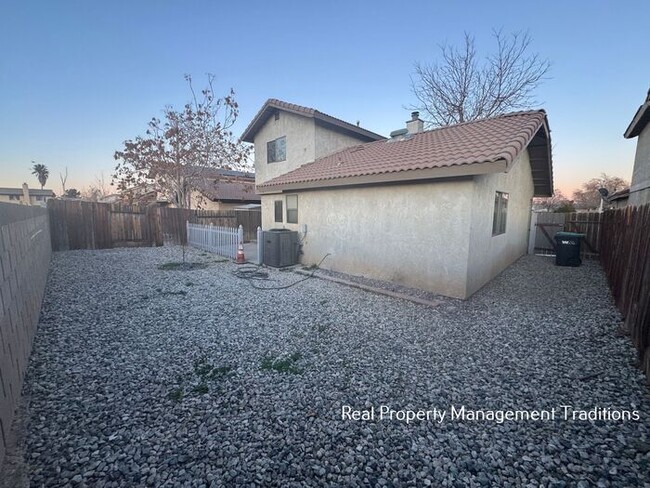 Building Photo - Beautifully redone 4 + 3 Palmdale home!