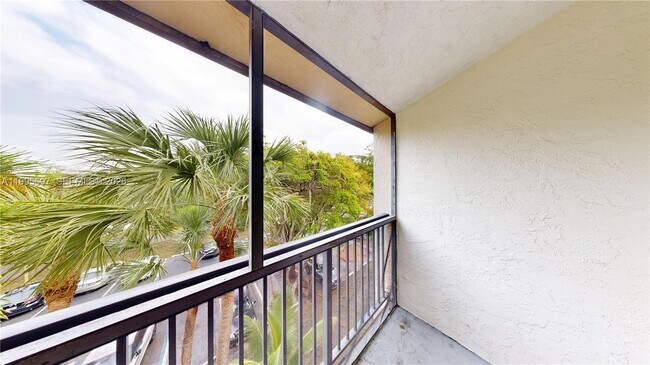 Building Photo - 14201 N Kendall Dr