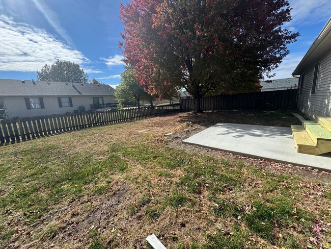 Building Photo - 3 Bedroom, 2 Bath New Rental Alert in Chat...