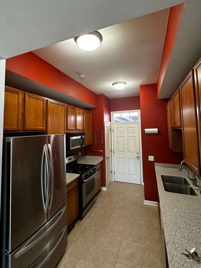 Building Photo - 1 Bedroom, GREAT location!!