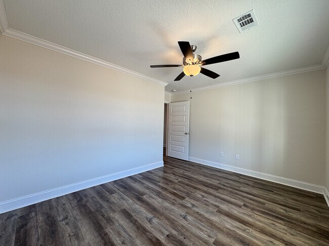 Building Photo - 204A Freightliner Way