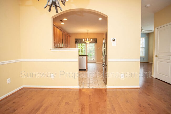 Building Photo - 42 Tudor Ct