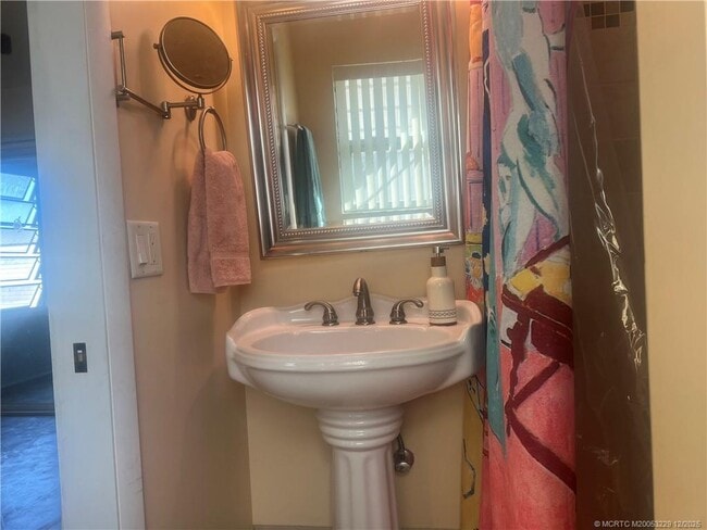 Building Photo - 1467 SE Andrews St