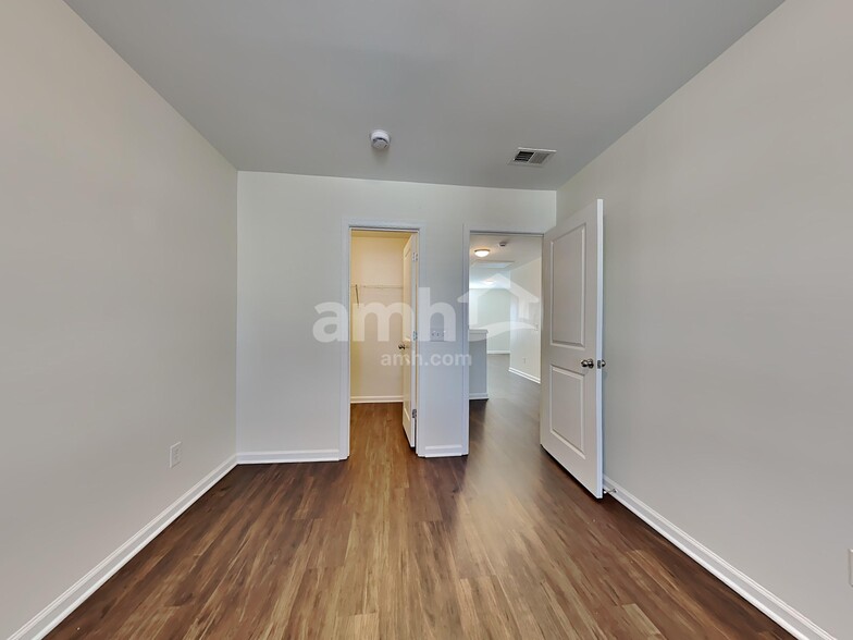 Building Photo - 405 Ridgedale Rd