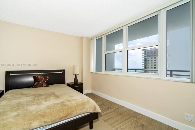 Building Photo - 2030 S Ocean Dr