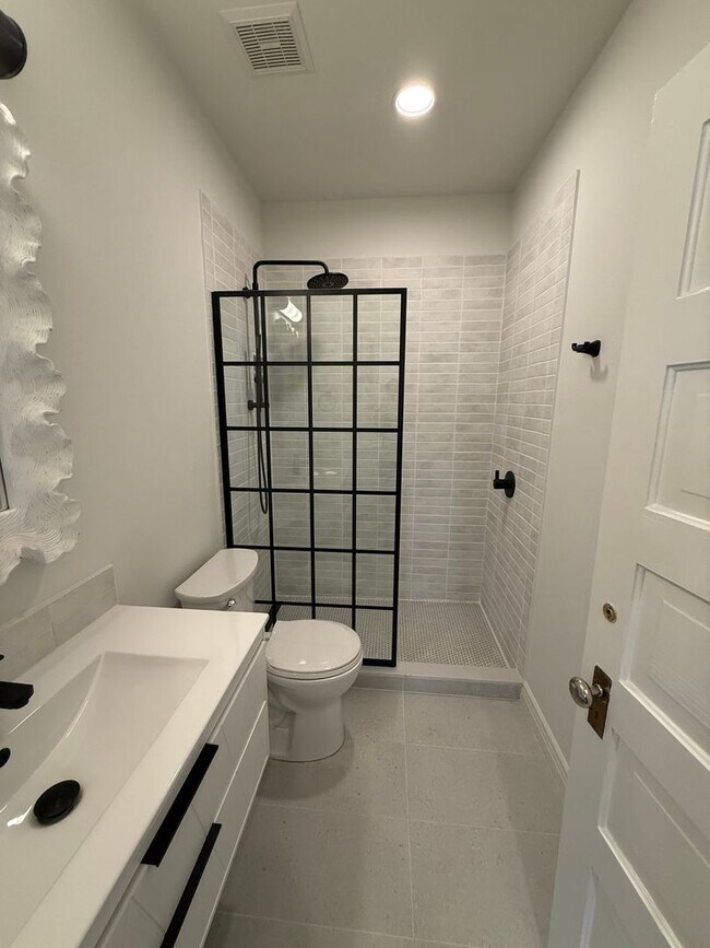 Building Photo - Remodeled one bedroom Condo for Rent in Do...