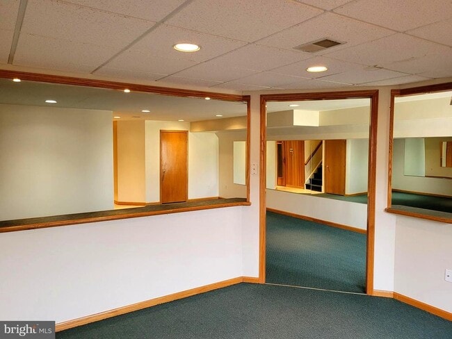 Building Photo - 127 Hickory Ln