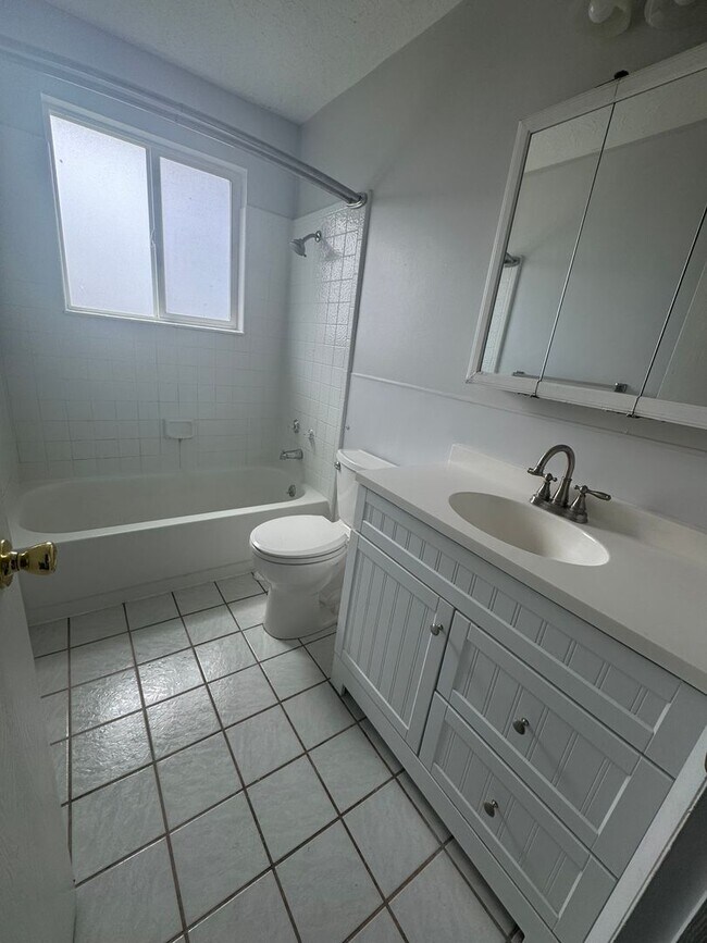 Building Photo - 549 E 575 N