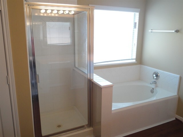 Building Photo - 2306 Hollyfield Ln