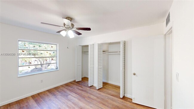 Building Photo - 160 SW 30th Ave