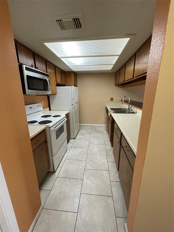 Building Photo - 2814 S Bartell Dr