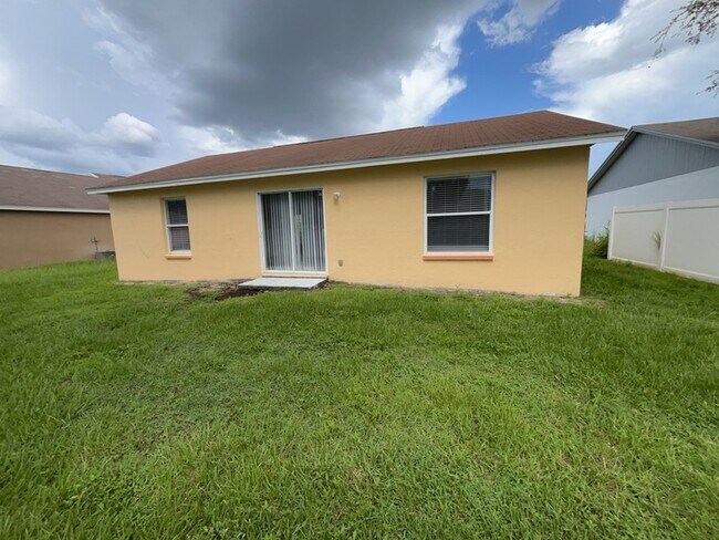 Building Photo - 261 Kings Pond Ave