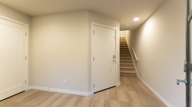 Building Photo - 3 bedroom in Bellevue WA 98005