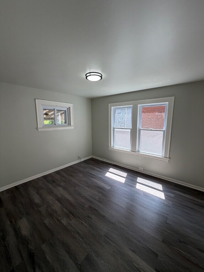 Building Photo - 929 Thornhill Dr