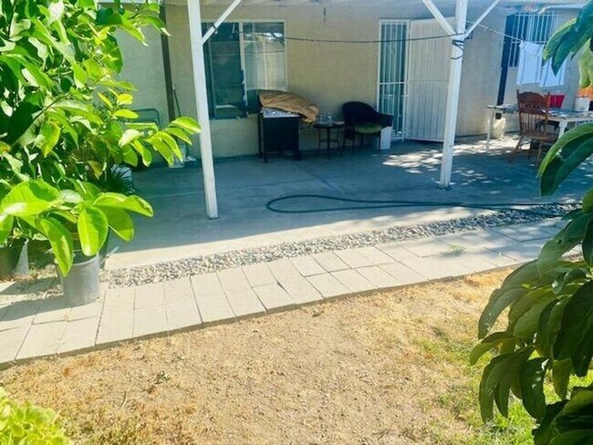 Building Photo - West Stockton Cozy Single Story 2 Bedroom ...