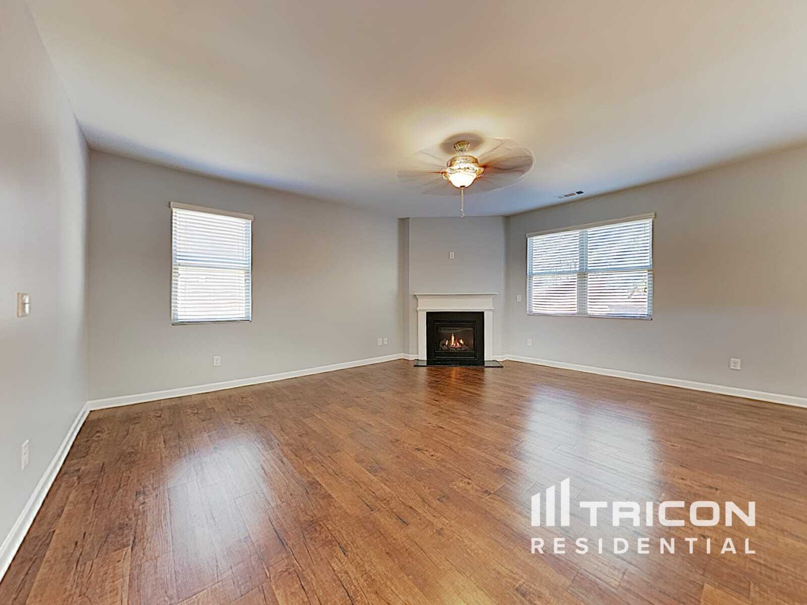Building Photo - 211 Hollyhock Ln
