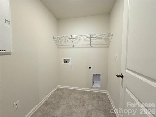 Building Photo - 6337 Fairfax Ct