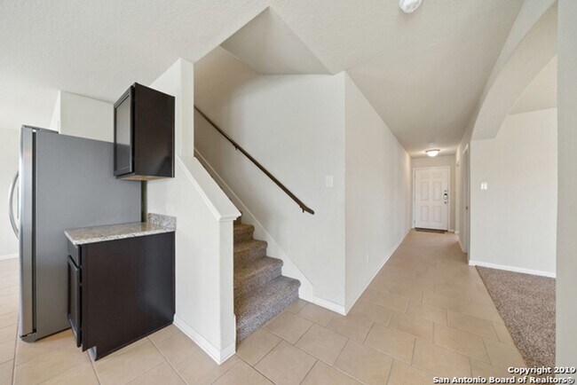 Building Photo - 4 Bedroom/2.5 Bath Mesa Creek Subdivision