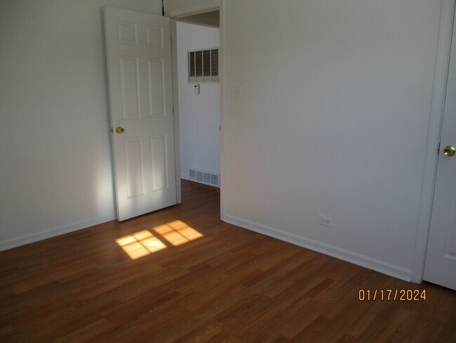 Building Photo - 8721 S Keeler Ave