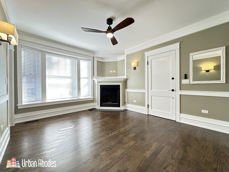 Building Photo - 1406 W Cornelia Ave