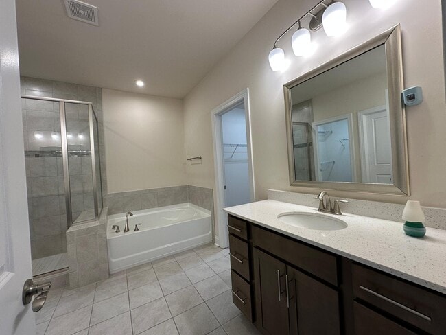 Building Photo - 120 Heathbrook Ln