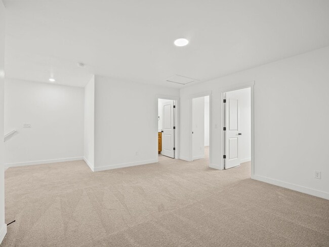 Building Photo - Beautiful 3-bedroom, 2.5-bath townhome