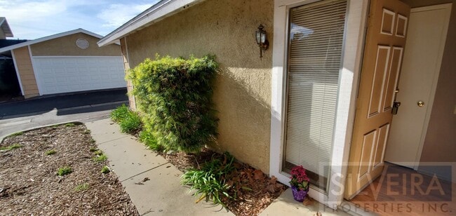 Building Photo - 2 Bedroom Condo available