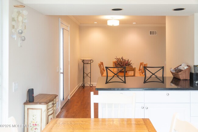 Building Photo - 480 Staffa St