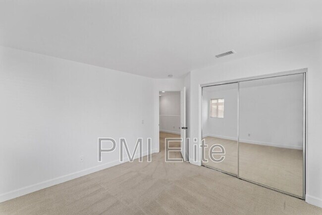 Building Photo - 24619 Montevista Cir