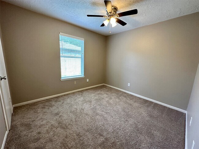 Building Photo - 2111 Rycroft Dr