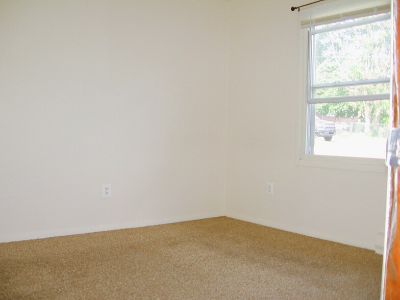 Building Photo - 1116 S Hall St