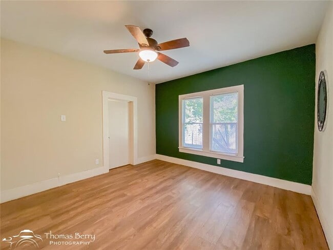 Building Photo - 2807 Russell Ave