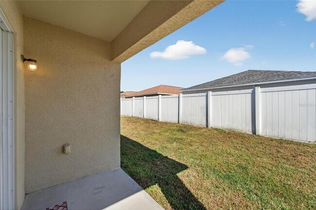 Building Photo - 11812 Lynmoor Dr