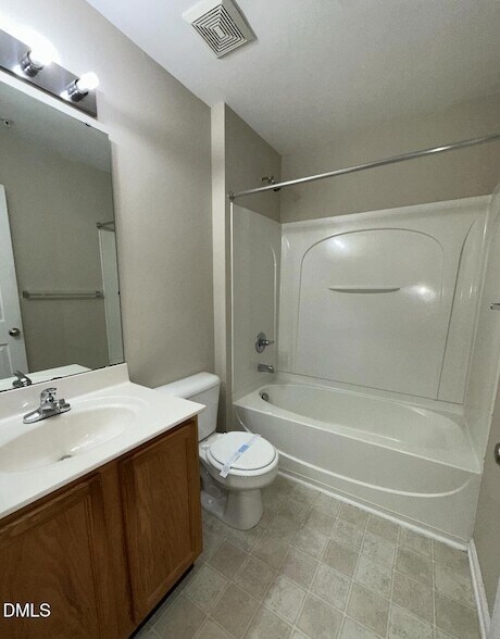Building Photo - 2210 Valley Edge Dr